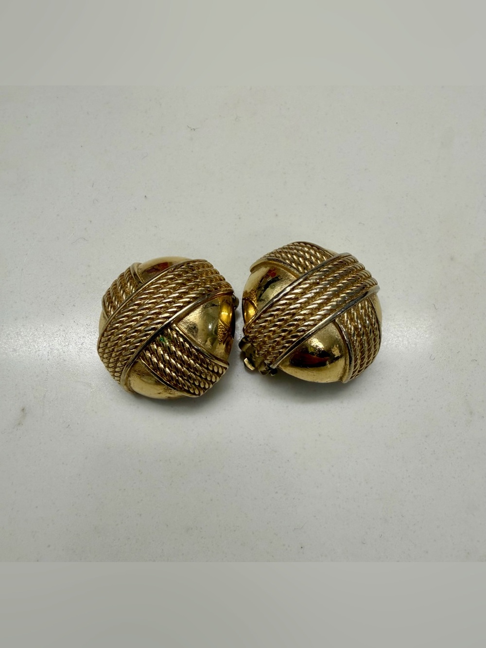 GIVENCHY Vintage round clip earrings